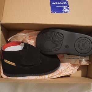 I don't know how to delete this listing, someone please tell me how to!